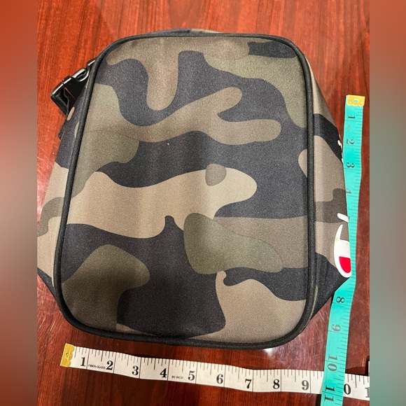 Champion Camouflage and Black Insulated Lunch Tote - Picture 3 of 8